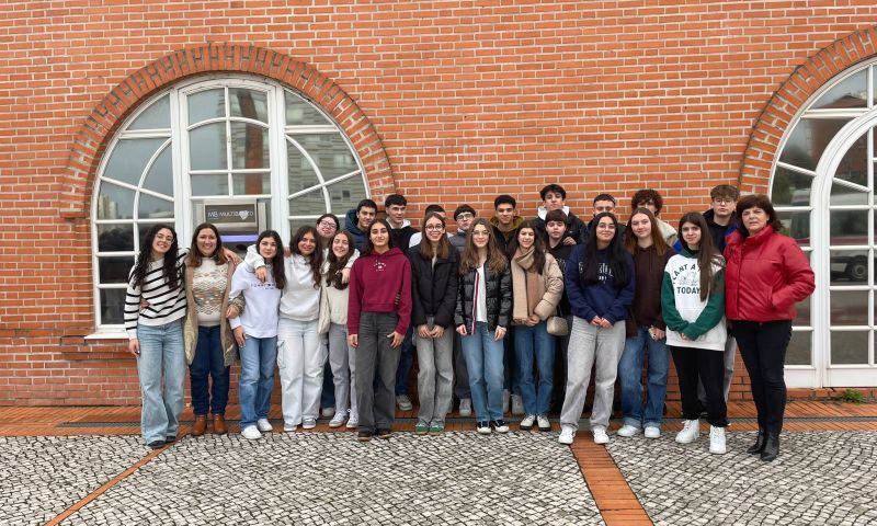 Alunos do Colégio de Albergaria assistem à Farsa de Inês Pereira pela Companhia de teatro Actus